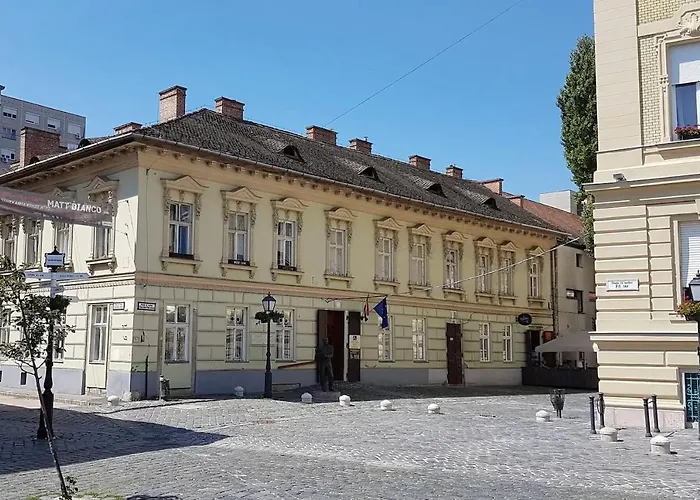 Stylish Historic Flat For 4 In Heart Of Oldbuda