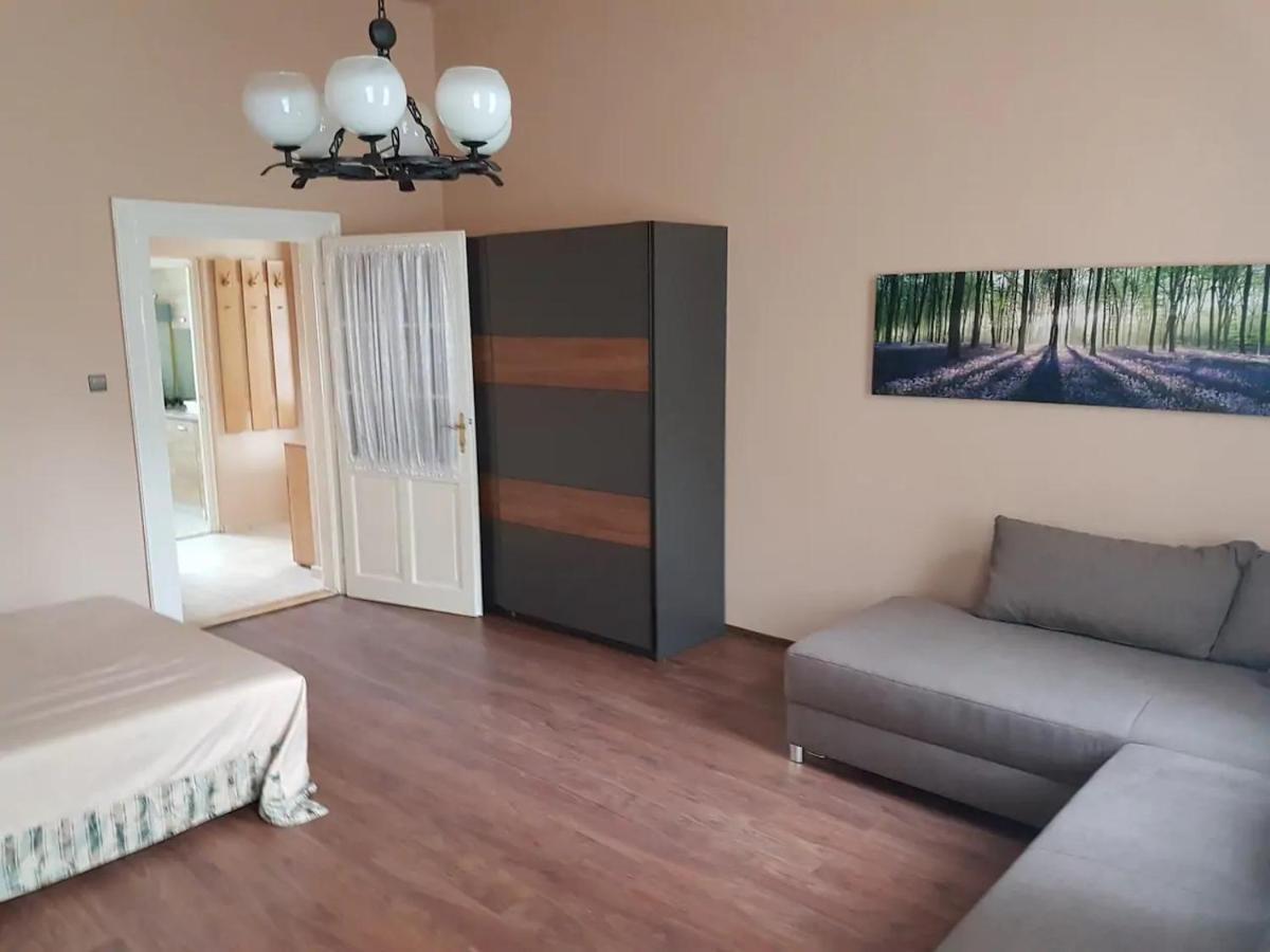 Stylish Historic Flat For 4 In Heart Of Oldbuda Apartment